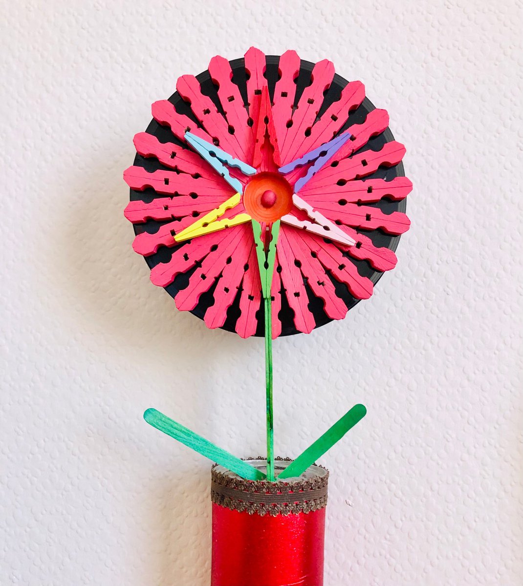 WildesCrafts's tweet photo. Excited to share this item from my #etsy shop: Handmade Rustic wooden Sun Flower Art Decor Gift #contemporary #handmadeflower #woodenretro #quirkyunusual #eastergifts https://t.co/x0iiNMEdJz https://t.co/BM0jOiZB2c