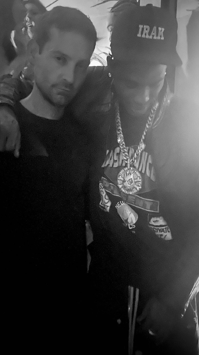 TobeyKirstenWeb's tweet photo. 📸 Tobey Maguire partying with Travis Scott yesterday (March 26) https://t.co/AXCEneawnk
