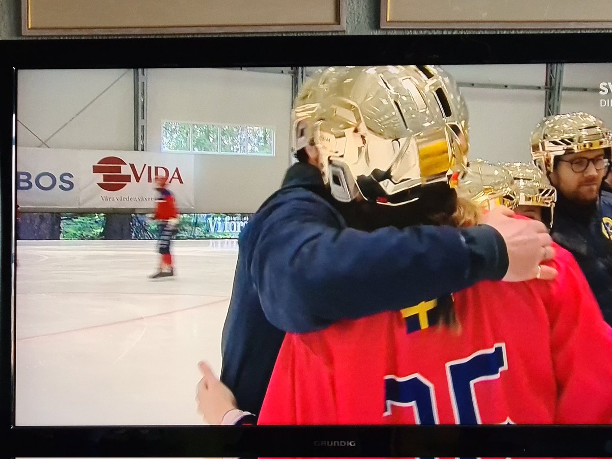 VM-GULD!! Och vilket drömavslut på karriären för <a href="/pernillael/">Pernilla Elardt</a>! 🏆🥳
En riktigt välspelad final, äntligen fick damerna visa upp vad de kan under perfekta förutsättningar!