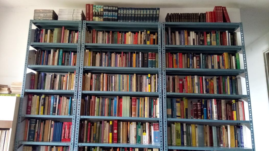 A mis familiares, amigos y seguidores les voy a pedir el favor de un RT a ver si consigo más clientes para vender mis libros. Gracias