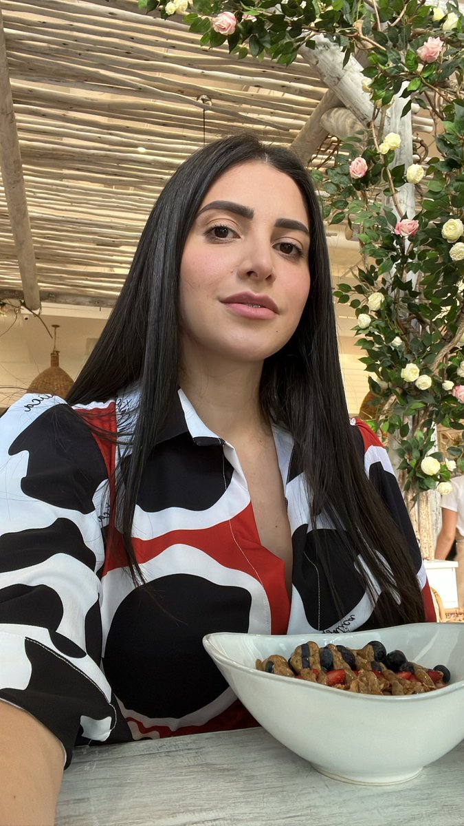 KatleenLevyG's tweet photo. Feliz domingo ♥️

Este vestido es diseño mío 😍 … ahora se los muestro completo. 
Todos podemos ser lo que nos propongamos ser … Soy abogada, estoy por culminar lo EMBA y en busca de otra Maestria, diseño, confeccionó,modelo, administró mis negocios y mi pasión es la política. https://t.co/2SrnzRlg26