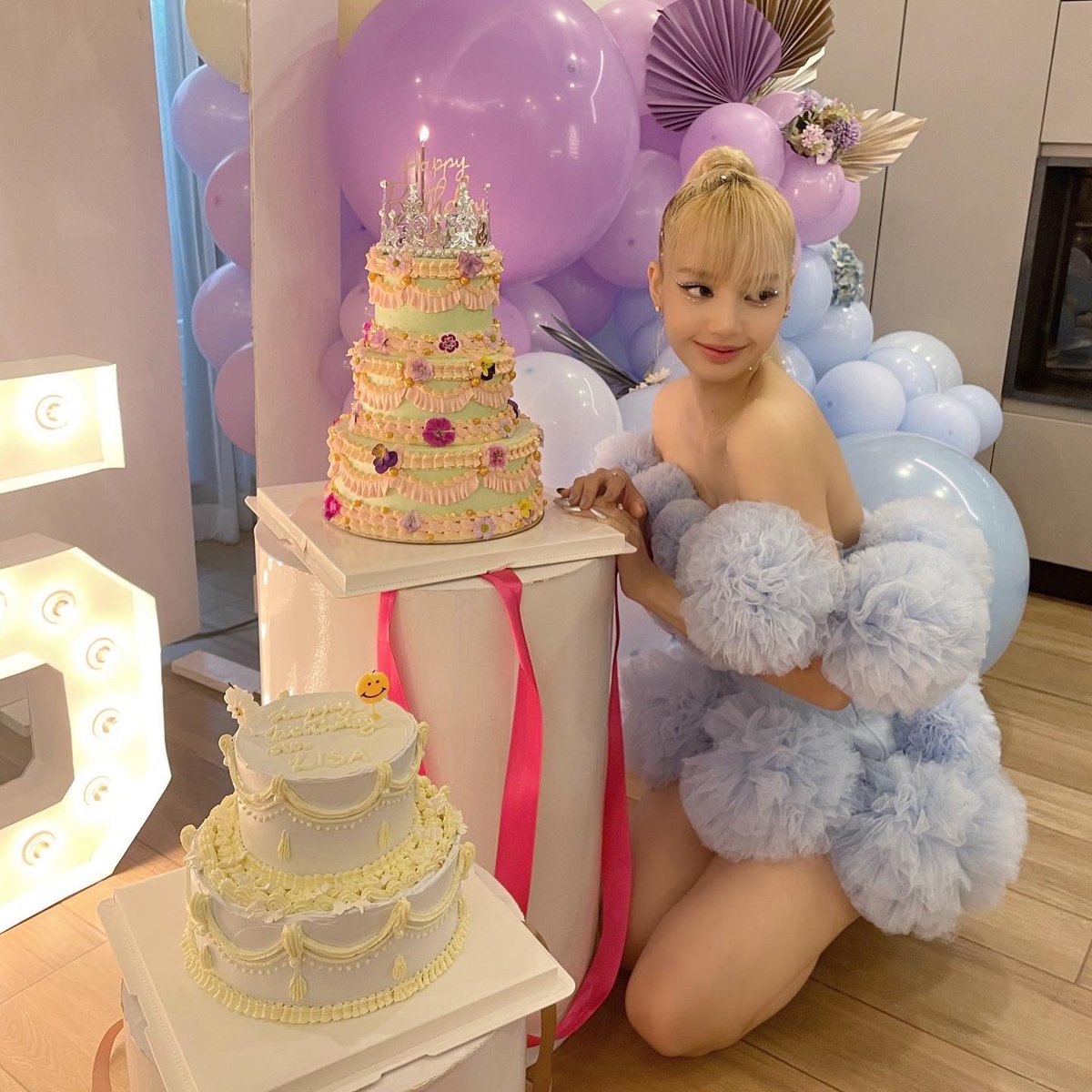 🎉🎂🍫✨💜🎈🎁  #SuperstarLalisaDay
