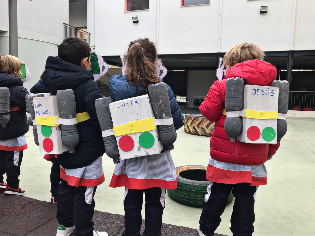 Profe_Ana9's tweet image. Después de realizar nuestro Escape Room, dónde trabajamos todas las competencias y repasamos todo lo anteriormente investigado sobre nuestro proyecto de manera lúdica, nos convertimos en verdaderos astronautas...