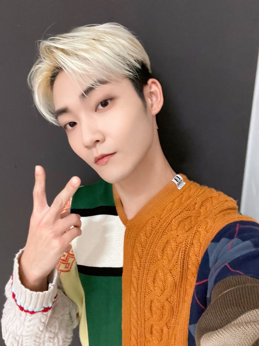 maple_boy0223's tweet photo. 220328 Checkin - #케빈 #KEVIN https://t.co/LvMfhOzXGb