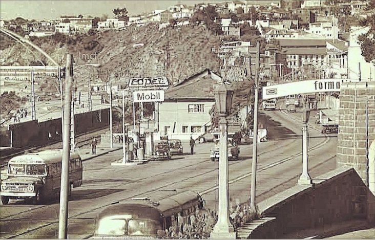 RenzoVaccarezza's tweet photo. La Av. España vista desde la universidad Federico Santa María, c1975. https://t.co/wAPIjpjdDy