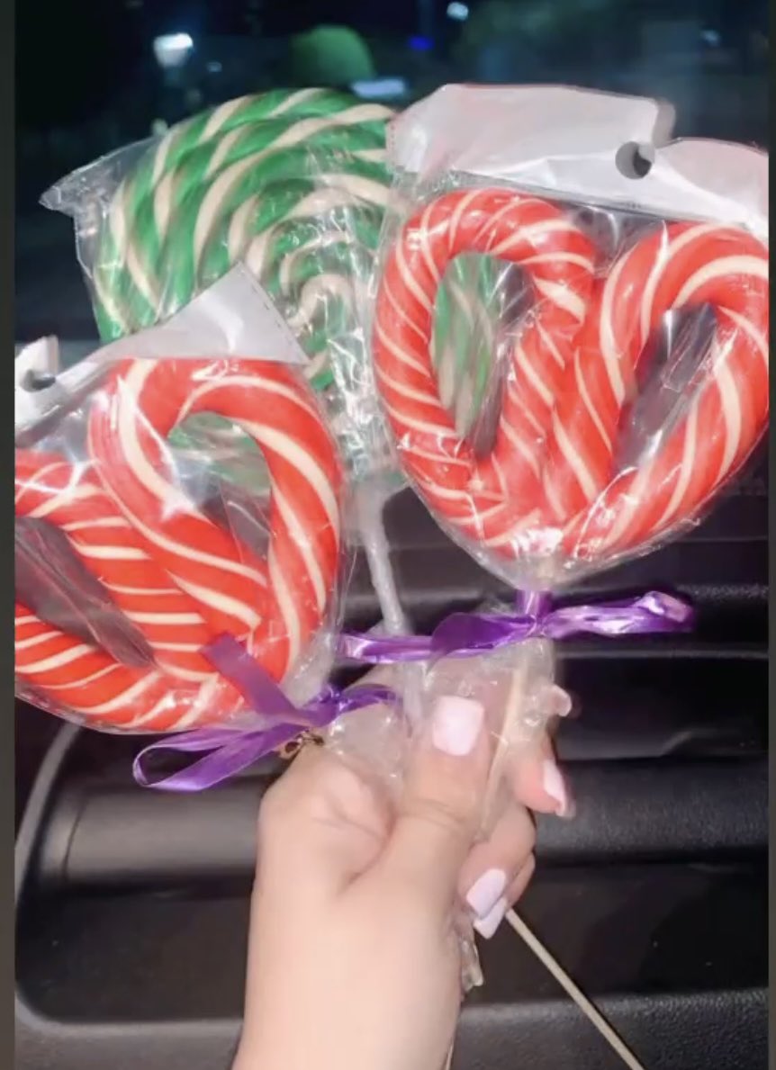 Ayer íbamos con Rafa en el carro y en el redondel del platillo estaba un señor con un cartel vendiendo estas paletas, Rafa se detuvo y le compró unas para regalármelas a mi ❤️ estoy segura que Dios jamás se equivoca en sus tiempos 🫶🥺😍