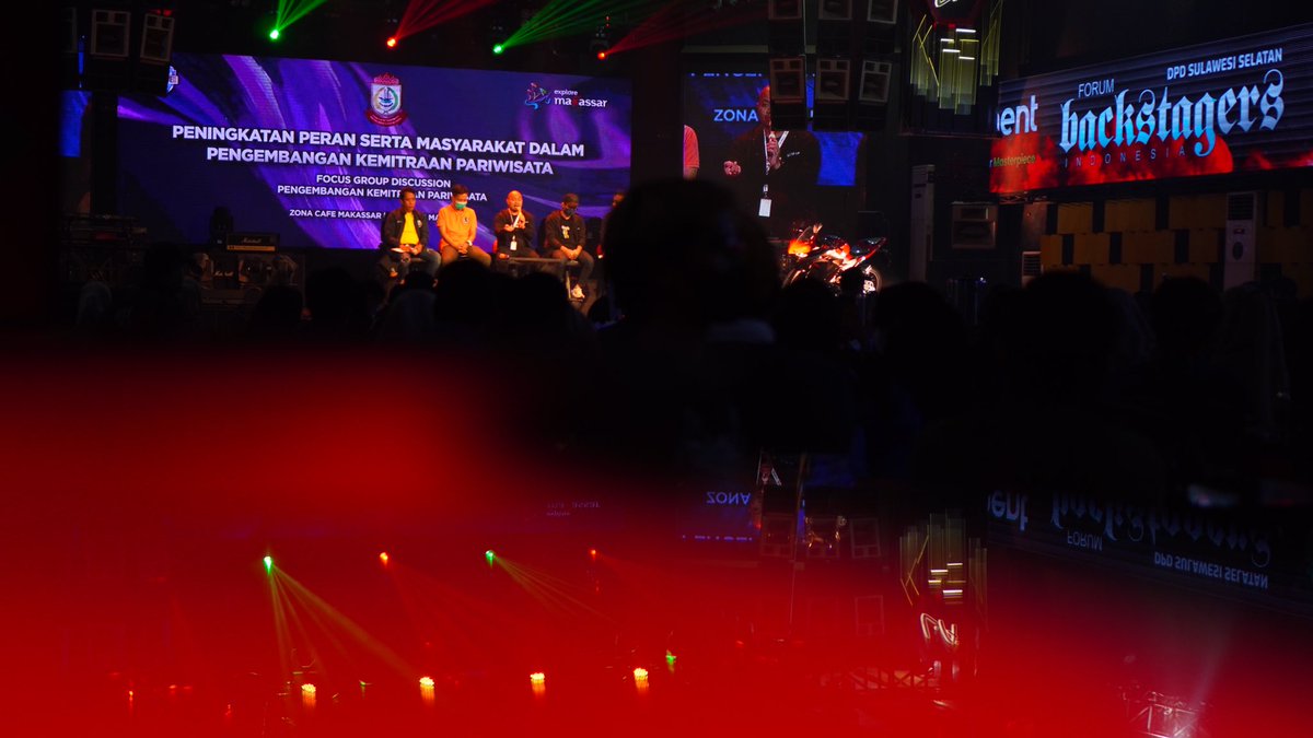 ikoMd's tweet photo. Dari "Expertainment Class" dengan 4 expert people & stake holder terkait dunia perevent-an, catatan paling yahud dari saya: Networking Is Working!! #LIVEcelebes #backstagers https://t.co/DqC3jA94iz