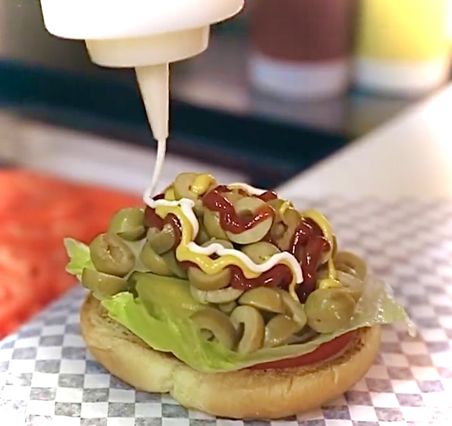 Halo_Burger's tweet photo. if you weren't hungry, I bet you are now!!
#Haloburger #oliveburger #foodie https://t.co/vPH7mBtDRJ