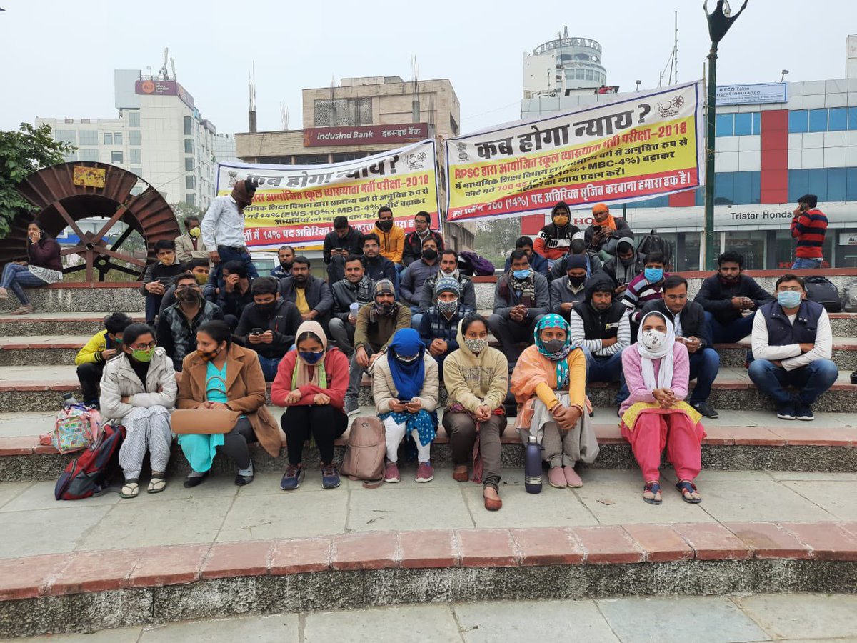 RKYADAV1070's tweet photo. #स्कूल व्याख्याता भर्ती 2018

#2019 में mbc व ews को परिलाभ देते हुए 14% पदों की अनुचित कटौती।

#दो बार @GovindDotasra की सार्वजनिक घोषणा “पद पुनः देंगे”

#मुख्यमंत्री @ashokgehlot51 ने दिया पुनः जोड़ने का भरोसा।

#फिर भी अधिकारी नहीं मान रहे।
 
आख़िर क्यों ?

@zeerajasthan_ https://t.co/7fOiZSvrhE