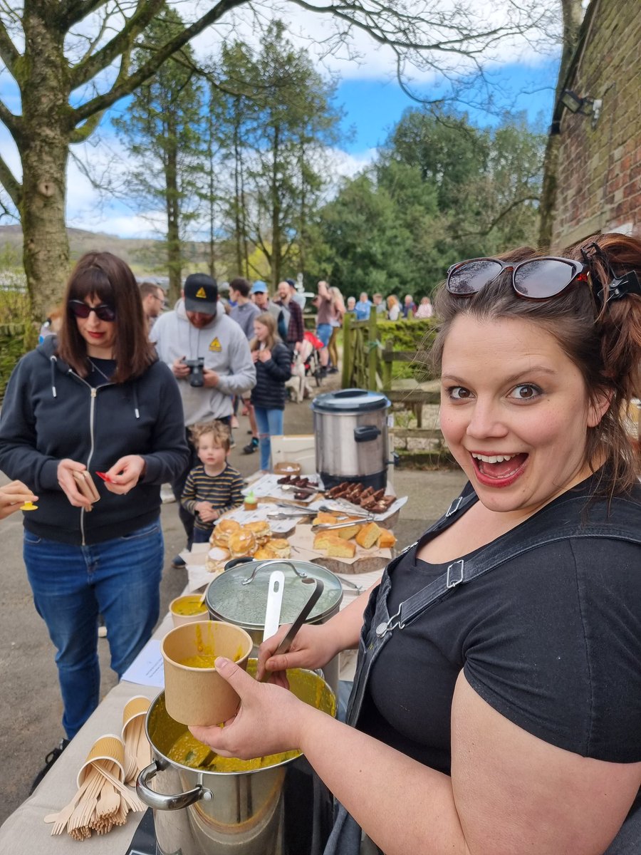 RANDOM APPLE COMPANY tweet media