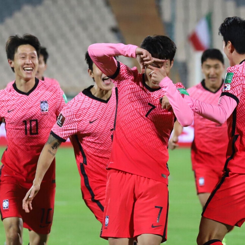 waveyfs's tweet image. International season bringing out some wavey shirts. The Japan shirt is fresh ❄️