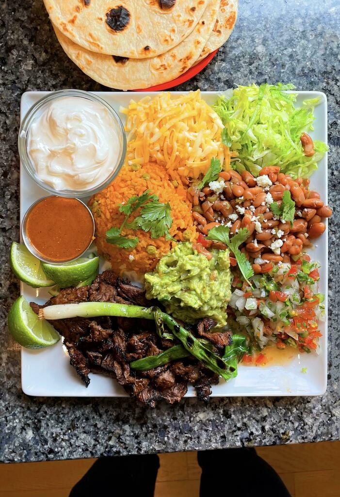 foodietechlab's tweet photo. [Homemade] Carne asada fajitas #viral #trending #foodie #foodblogger #foodphotography #ff #tbt #ico https://t.co/v5wZGItXrG