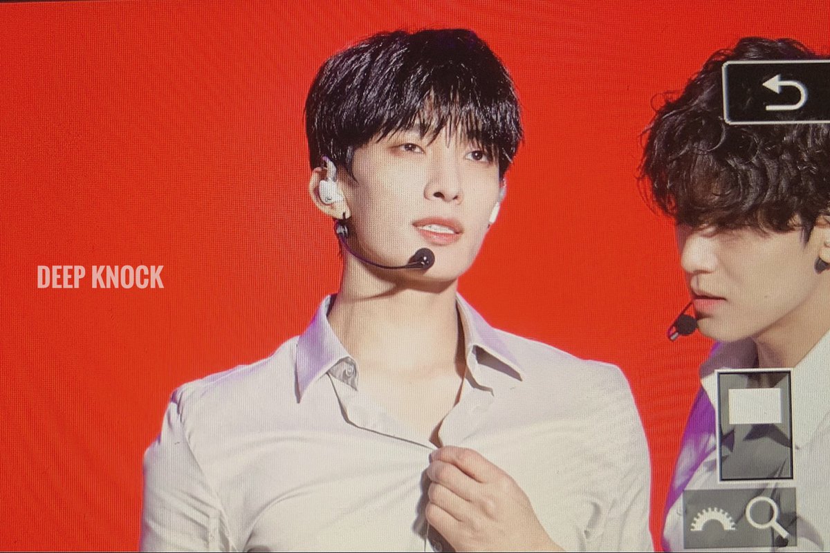 DeepKnock218's tweet photo. 220327 캐럿랜드 

진짜 못하는게 없어ㅠㅠㅠㅠㅠㅠㅠㅠㅠ

#도겸 #석민 #DK   #ドギョム #세븐틴   #SEVENTEEN   #똑똑민 
@pledis_17 https://t.co/6ybcsDyeY2