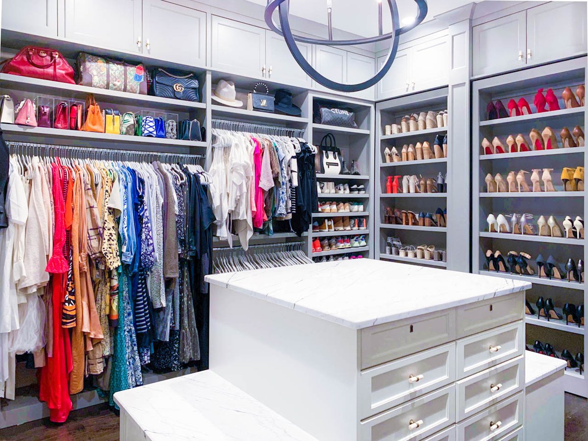 thehomeedit's tweet photo. Want to know what went into organizing this closet for @eallenboutique owner? We're sharing all the details (including her custom floor plans!) in the first issue of our special-edition magazine! Head to our bio to grab your copy 🌈✨ https://t.co/p7N1wjFuqW