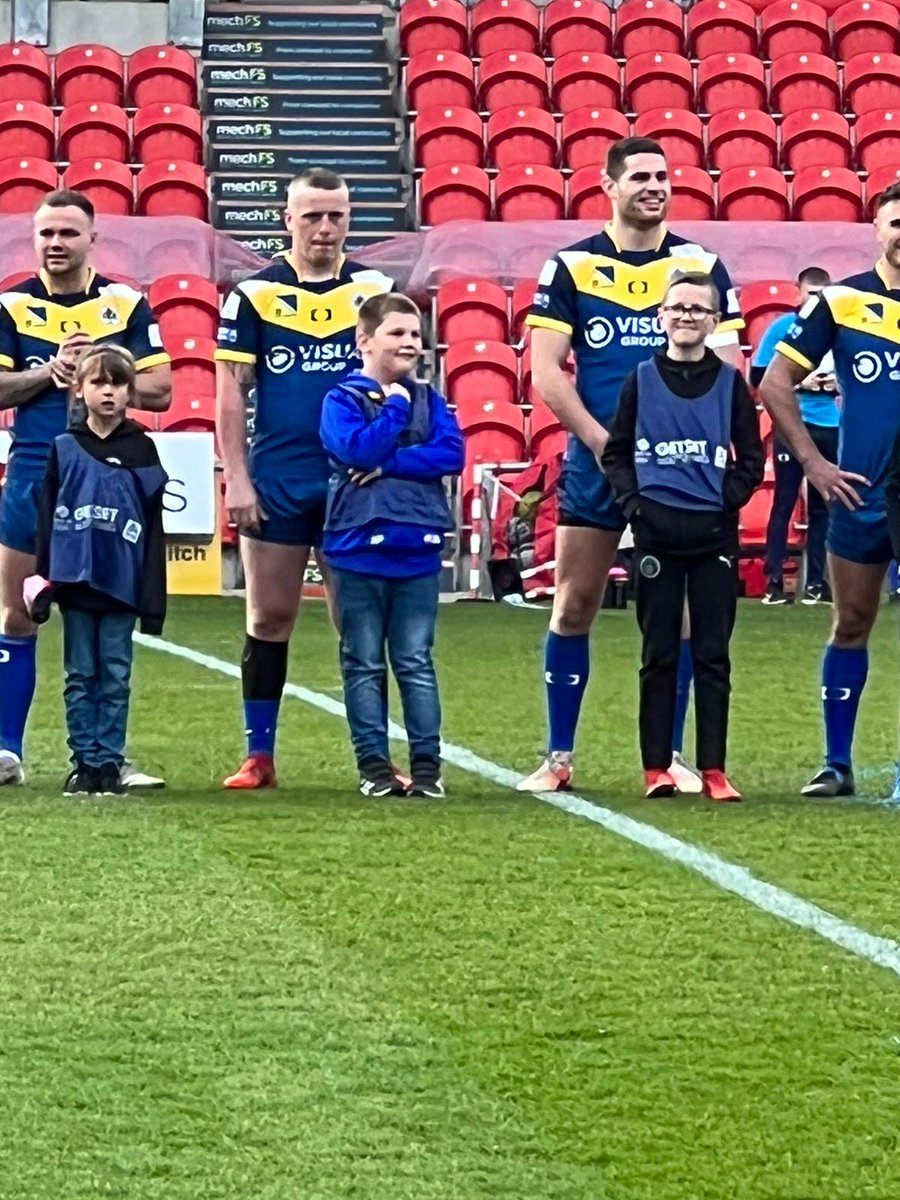 Tashanta26's tweet photo. Having  a lovely  afternoon  of Rugby  Isaac even got to walk out with the players with his school friends @sunnyfieldsHT @SunnyfieldsEYFS @sunnyfieldsmrr https://t.co/ReCzQLsxex