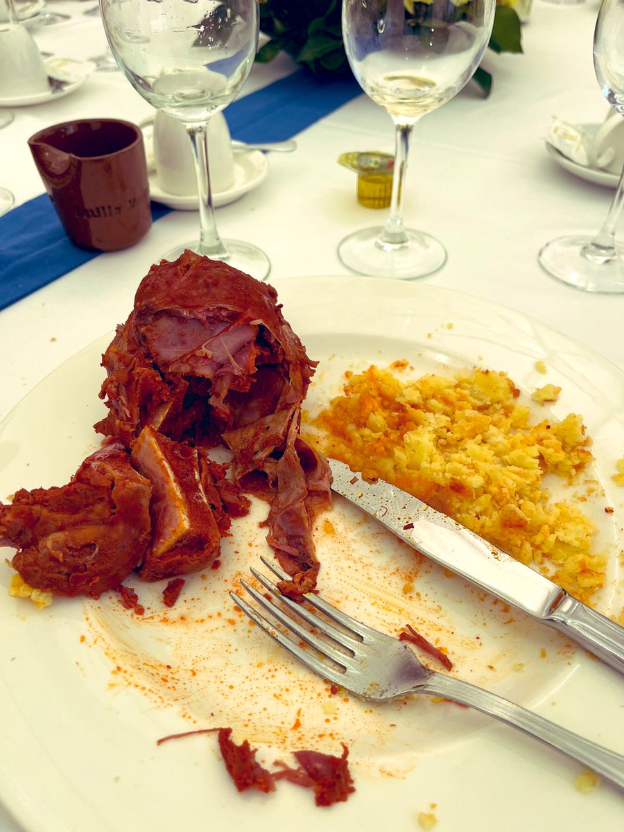 EsterMunoz85's tweet image. Ha sido un honor ser la mantenerdora 2022 de la fiesta del #Botillo de Folgoso de la Ribera.

Un día especial de celebración, gastronomía de calidad y amistad después de dos años son poder reunirse.