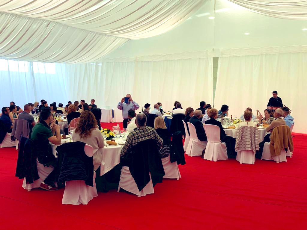 EsterMunoz85's tweet image. Ha sido un honor ser la mantenerdora 2022 de la fiesta del #Botillo de Folgoso de la Ribera.

Un día especial de celebración, gastronomía de calidad y amistad después de dos años son poder reunirse.