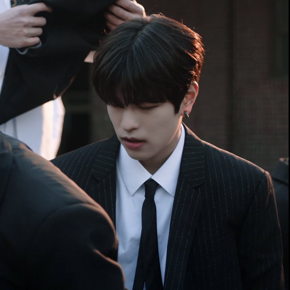 GOLDENSEUNGS's tweet photo. oh hes gonna be the end of me https://t.co/fqLafGKeHq