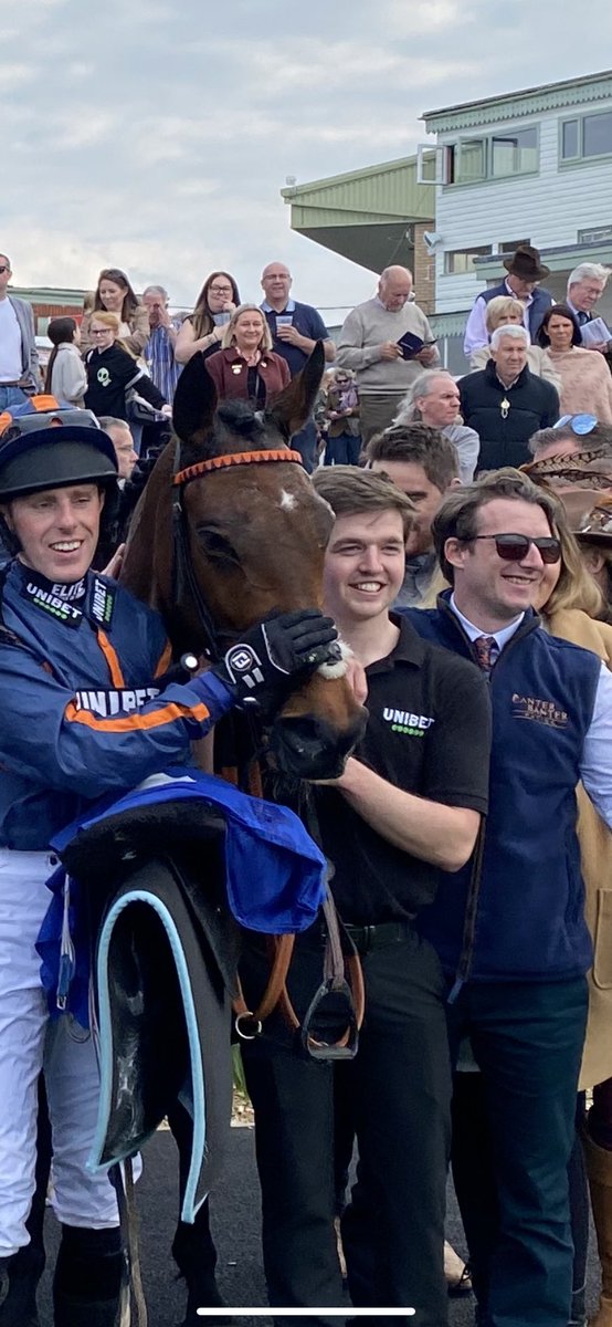 CanterB_Racing's tweet photo. 🔹🔸Our 5th winner for the syndicate, we’re still buzzing. A great team effort @mattygill98NEW @DavidFehily2 @katielou_lou92 @JerrymcGrath and a very confident ride from @nathanb56351245 @sevenbarrows #Theatreglory #thefutureisbright 🔹🔸 https://t.co/oWZ1ML9Rqf