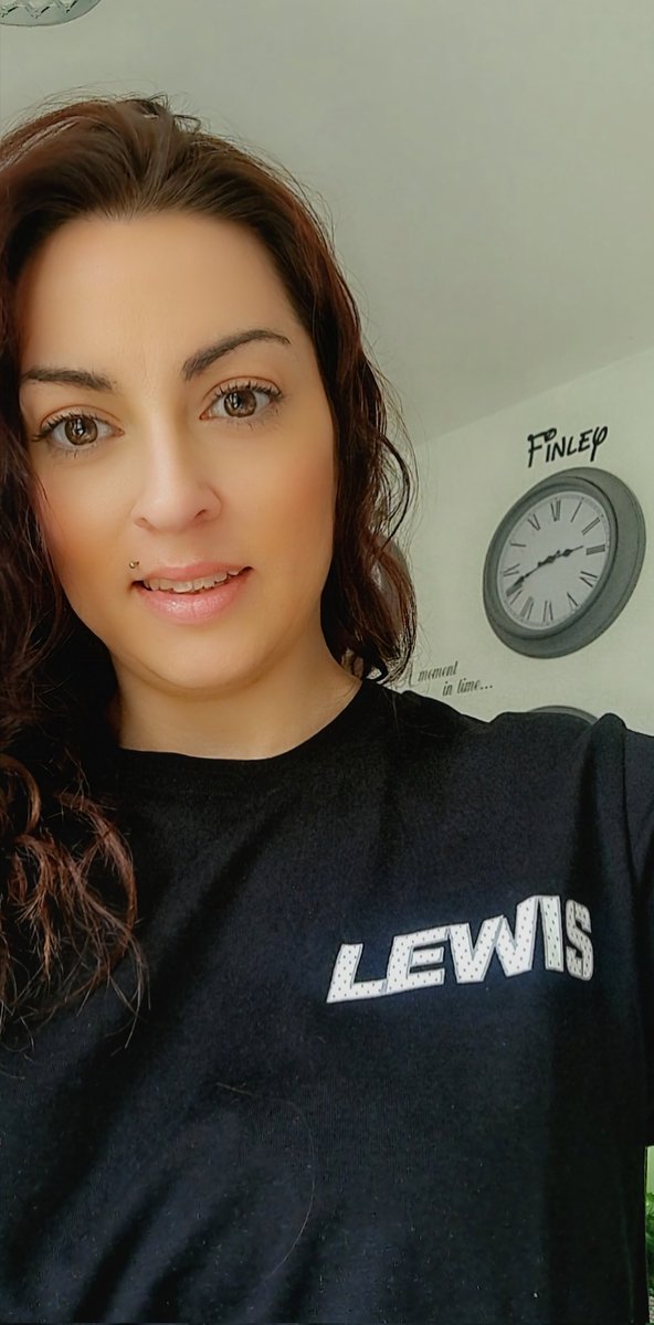 Rebecca86404's tweet photo. It's race day! 🏎🏁
Good luck @LewisHamilton 
#teamhamilton44 #mercedesAMG #LewisHamilton𓃵 #F1 https://t.co/UOdYJ9UiAS