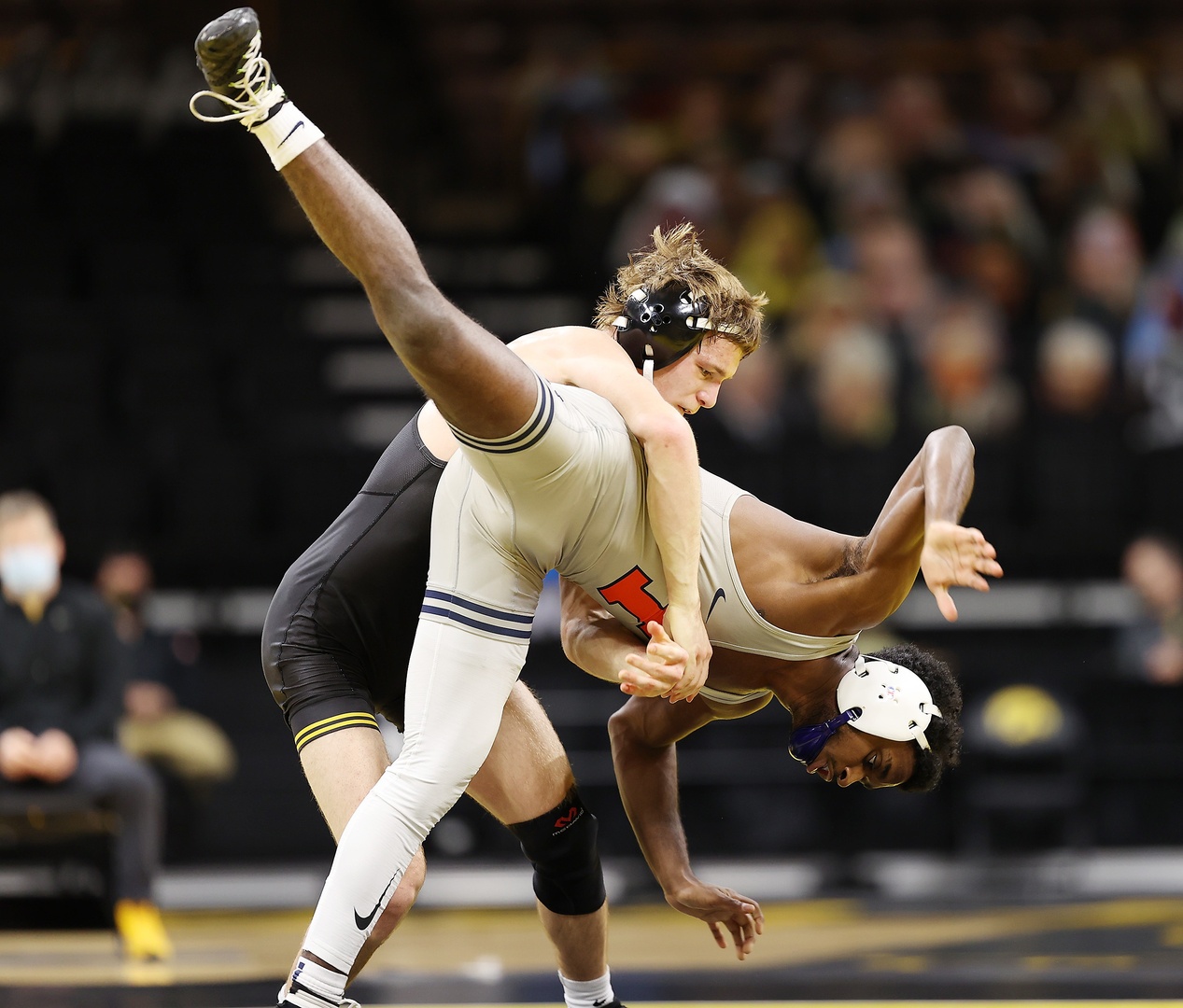 Iowa Hawkeye Wrestling on Twitter "𝐂𝐨𝐚𝐜𝐡𝐞𝐬 𝐀𝐩𝐩𝐫𝐞𝐜𝐢𝐚𝐭𝐢𝐨𝐧 𝐀𝐰𝐚𝐫𝐝𝐬 👏 Aaron