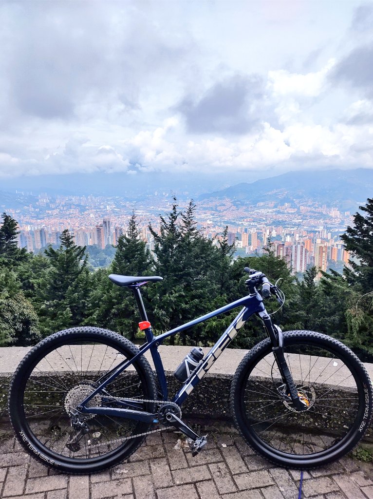 juanchorrolls's tweet image. 😍🚵‍♂️🌴
#Trek #Procaliber @TrekBikes #Medellin