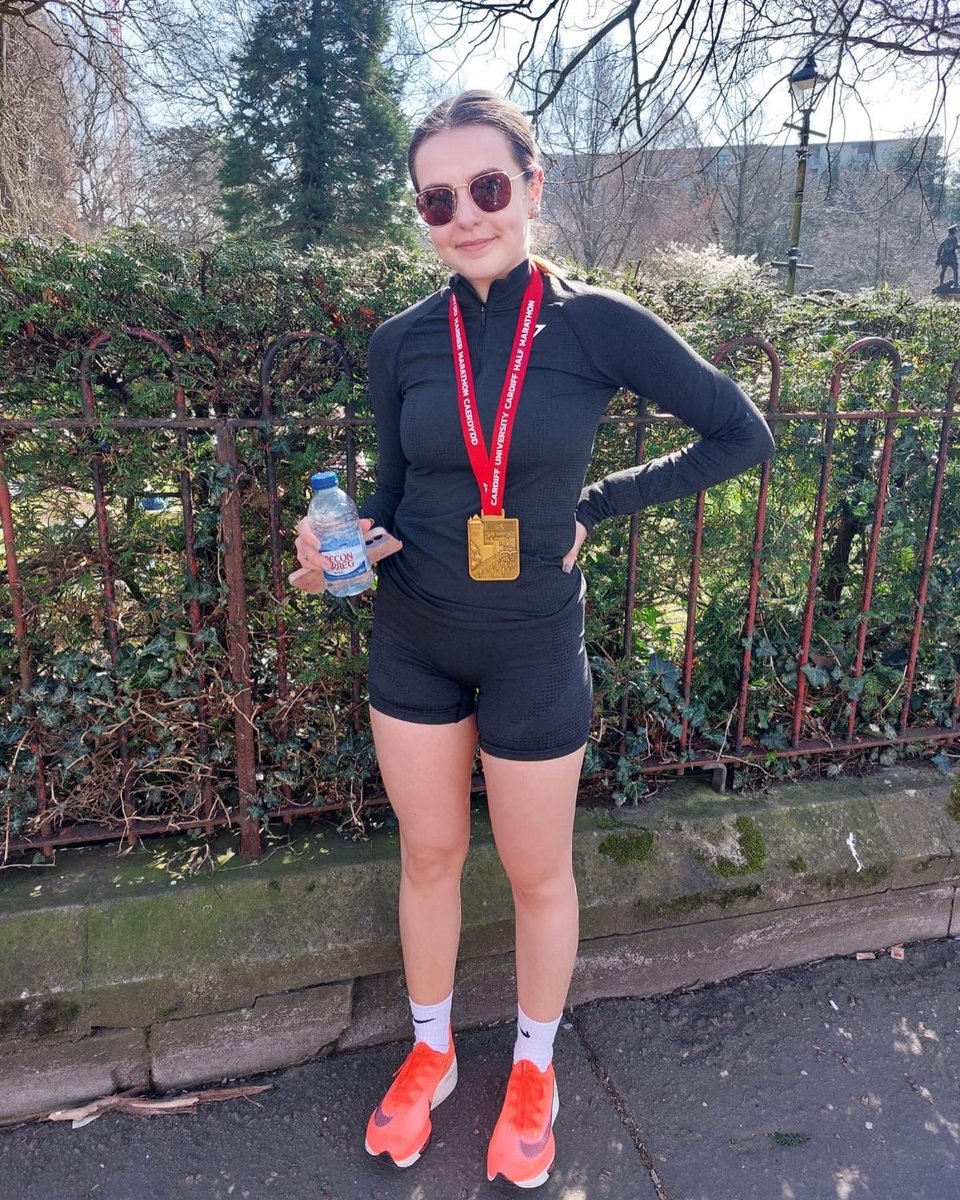 howellsbethany1's tweet photo. Great day running the cardiff half for a good cause ❤️ https://t.co/beKFvmsjse