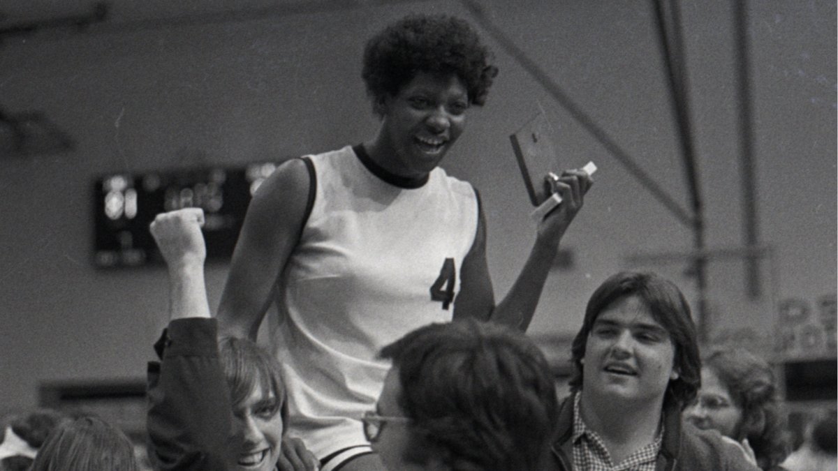 HalifaxCinema's tweet image. 🎞 STREAMING: Among the nominees at tonight&apos;s #Oscars is Halifax-born @bgproudfoot, picking up a second consecutive nod for short film THE QUEEN OF BASKETBALL about late basketball legend Lusia Harris. Stream it free on YouTube before the ceremony: youtube.com/watch?v=vPFkco… #OpDocs