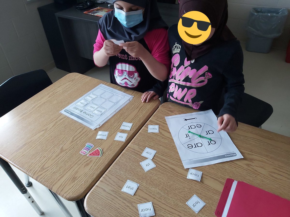 Msloncke's tweet photo. Students in small group using an @TheFCRR game to review and consolidate their learning about r-controlled vowels. @BegleyBroncos1 https://t.co/tNXXx4nZfe