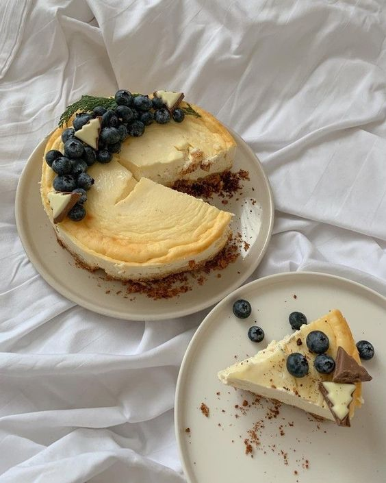 cafe4ggs's tweet photo. order: cheesecake
for: @choerryslvr

from: jinsoul, haseul and choerry
message 💌: for my fav oomfie woomfie <3 also ur gay https://t.co/oT7BYBIikm