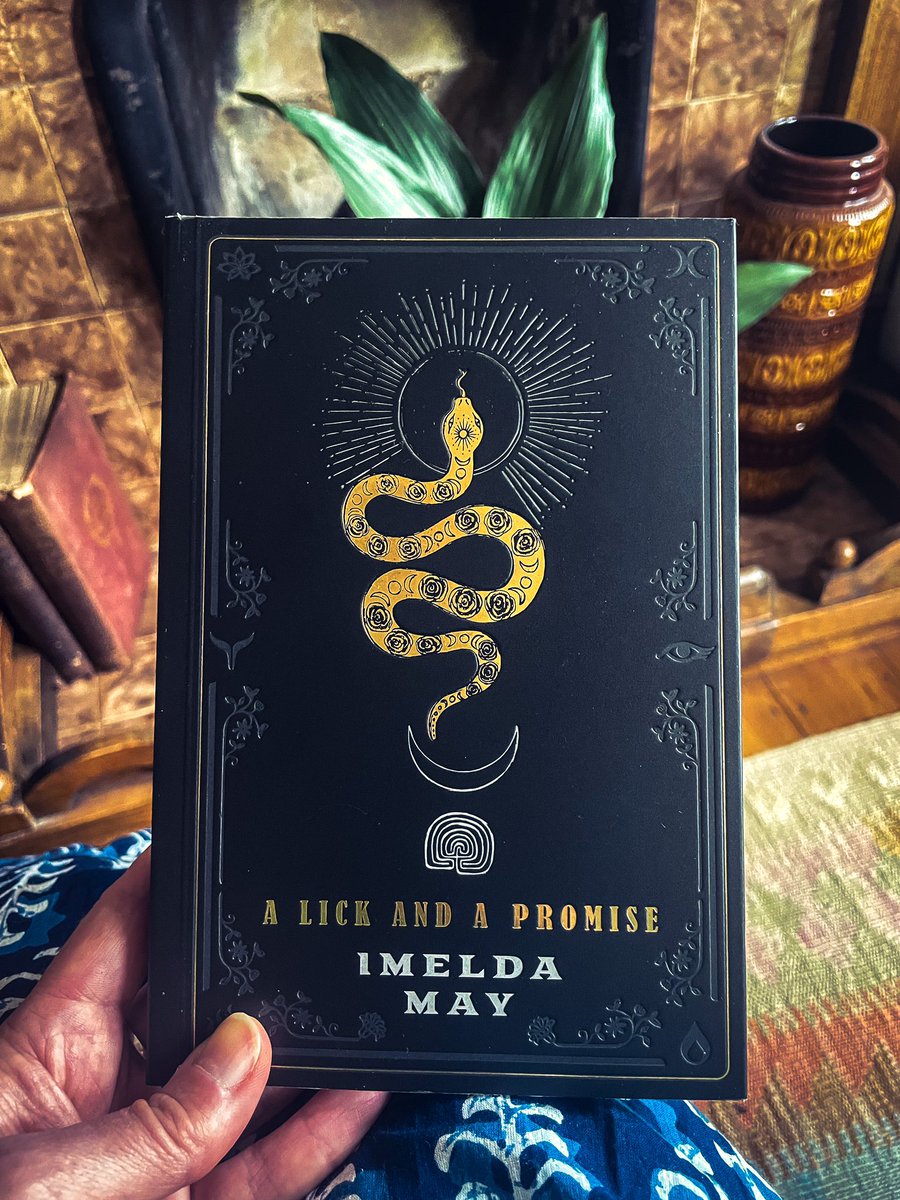 WinterPeachUK's tweet photo. So far so wonderful.
#BooksWorthReading #poetry #goodreads #alickandapromise #poetrycommunity https://t.co/5im5IdrOP3