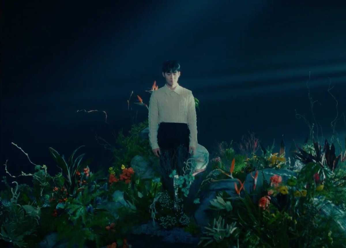 indiesh2o's tweet photo. THIS JUNMYEON LOOK https://t.co/uJ6EOBB89R
