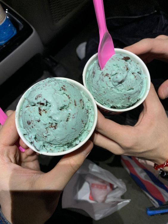 cafe4ggs's tweet photo. order: mint chocolate ice cream
for: @NAYEONlC

from: ryujin and nayeon
message 💌: ur so cool and i hope u have an amazing day !! https://t.co/JH7u3xlHZK