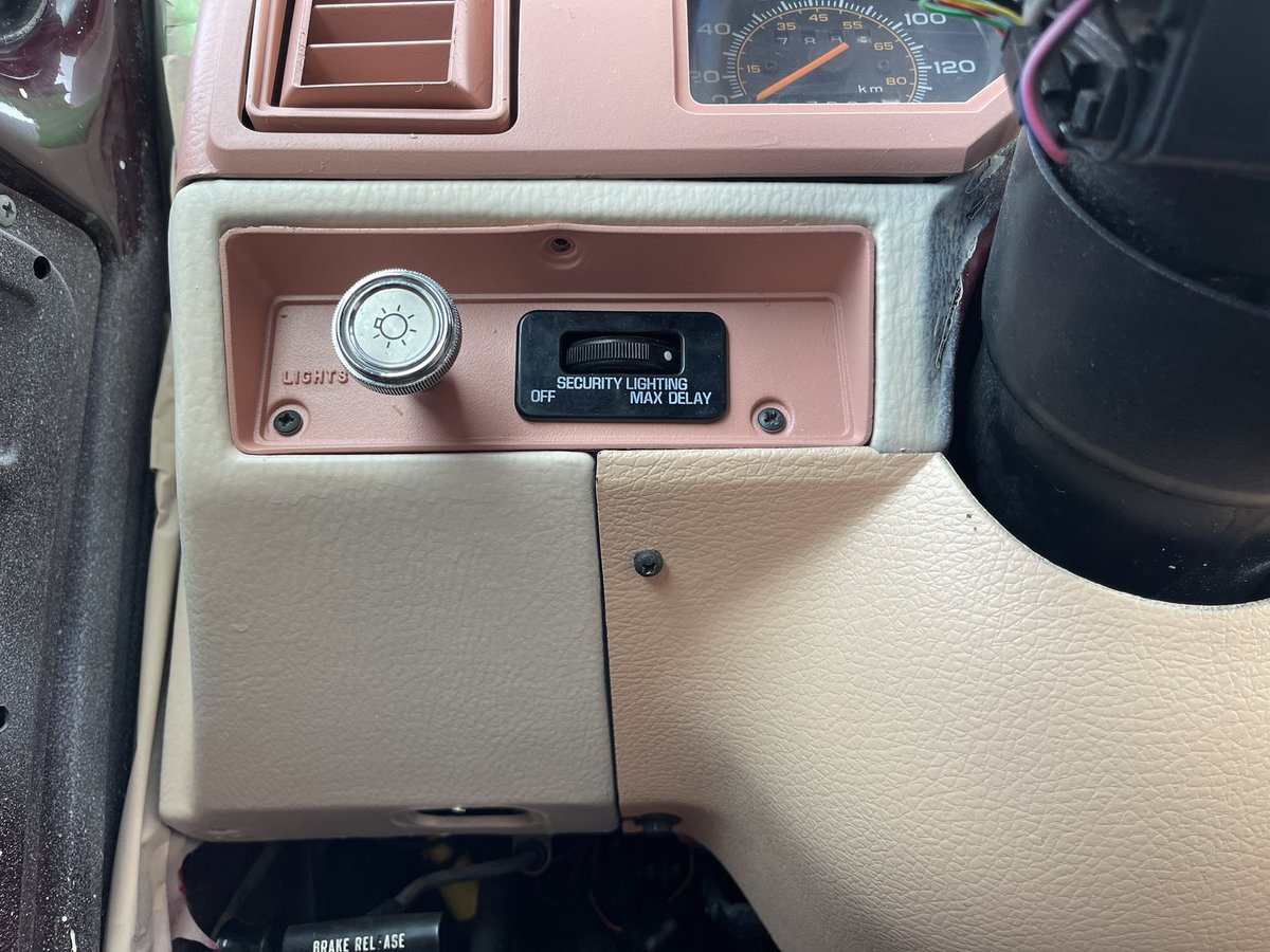 kierra_summer's tweet photo. Painted my dashboard over the course of 4 days in my new vintage van! Pretty freaking stoked on the end result 🤓 https://t.co/kCf7rFKPwK