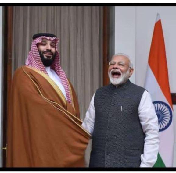 rajlingam78's tweet photo. கியா பாய் கையில ஒரு விரல்தான் இருக்கு ? https://t.co/k5IMPDLmbN