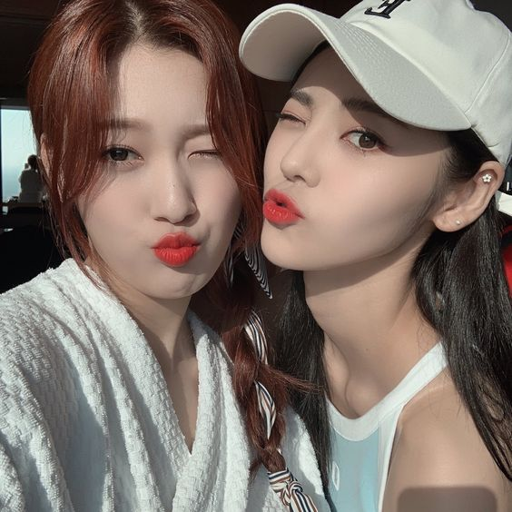 cafe4ggs's tweet photo. order: cheesecake
for: @choerryslvr

from: jinsoul, haseul and choerry
message 💌: for my fav oomfie woomfie <3 also ur gay https://t.co/oT7BYBIikm