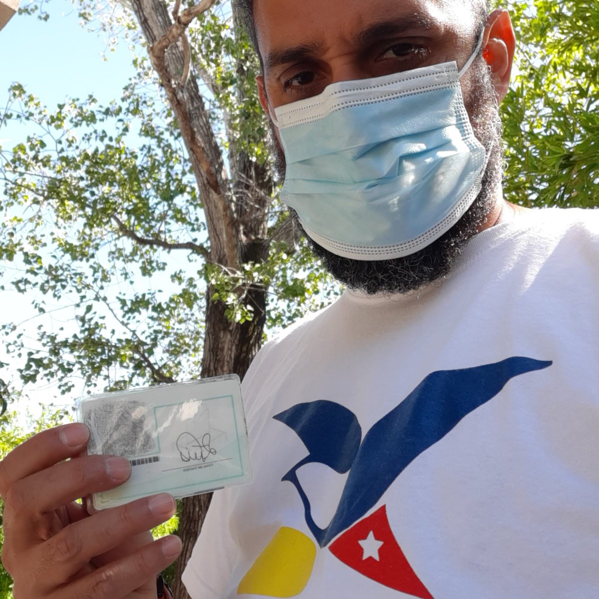 LuisEst17468144's tweet photo. Después de 40 años pude ejercer mi derecho al voto. En la Cuba castro comunista siempre fue una mentira las elecciones. Ratifico como cubano el apoyo a @LuisLacallePou"el presidente que le canto patria y vida al tirano canel"por eso y porque la LUC ayuda a los migrante Vote NO. https://t.co/o2ZYz7gS8h