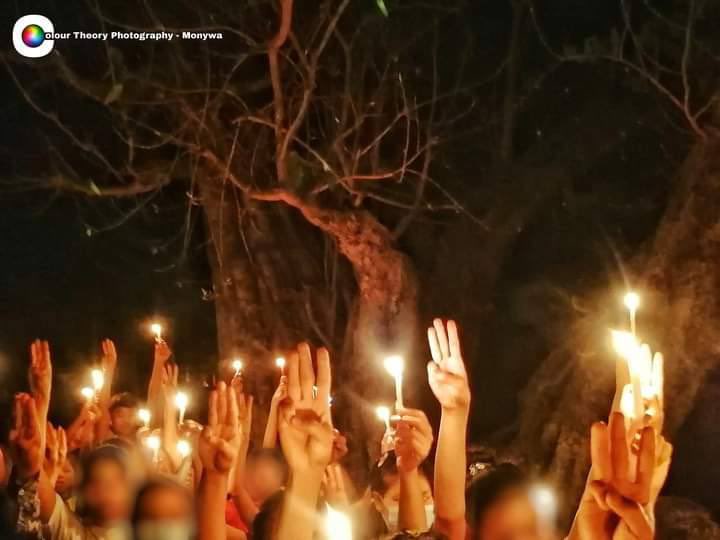 minoo0708's tweet photo. Civilians in a Monywa AMyint Roadside village staged a candlelight night strike against the fascist military council on Fascist Revolution Day. #FckTheFascistMilitary #2022Mar27Coup #WhatsHappeningInMyanmar https://t.co/ZlLuWxNhTL