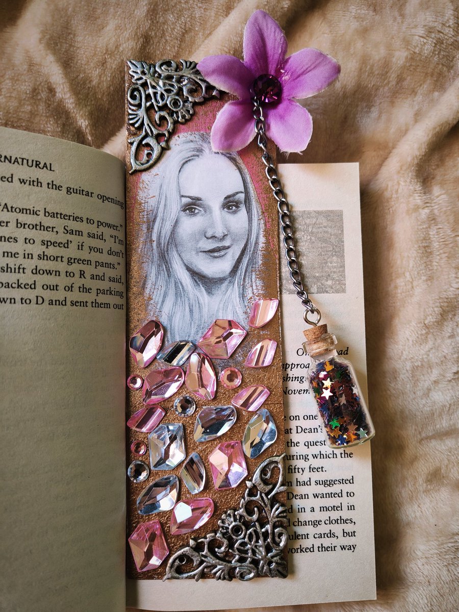 CrystalDarknes3's tweet photo. Heyy @RachelMiner1 look 😇 #GISH made me do a thing 🙈 #BookBash https://t.co/N32JOkGAsB