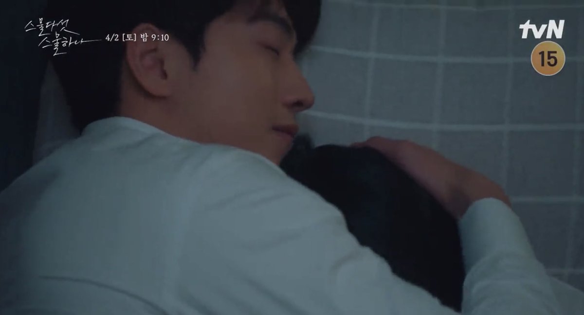 heedosrainbow's tweet photo. im gonna ignore the ending of episode 14 entirely and just focus on ✨baekdo cuddling✨ next episode 
#TwentyFiveTwentyOne #NamJooHyuk #KimTaeRi #baekdo #TwentyFiveTwentyOneEp14 https://t.co/4cfzwi5jUN