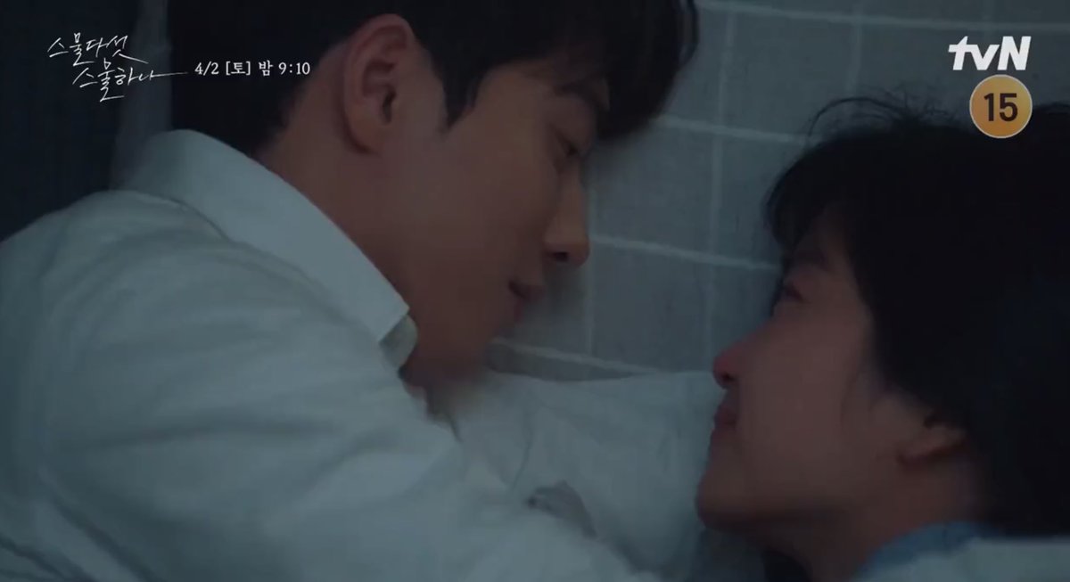 heedosrainbow's tweet photo. im gonna ignore the ending of episode 14 entirely and just focus on ✨baekdo cuddling✨ next episode 
#TwentyFiveTwentyOne #NamJooHyuk #KimTaeRi #baekdo #TwentyFiveTwentyOneEp14 https://t.co/4cfzwi5jUN