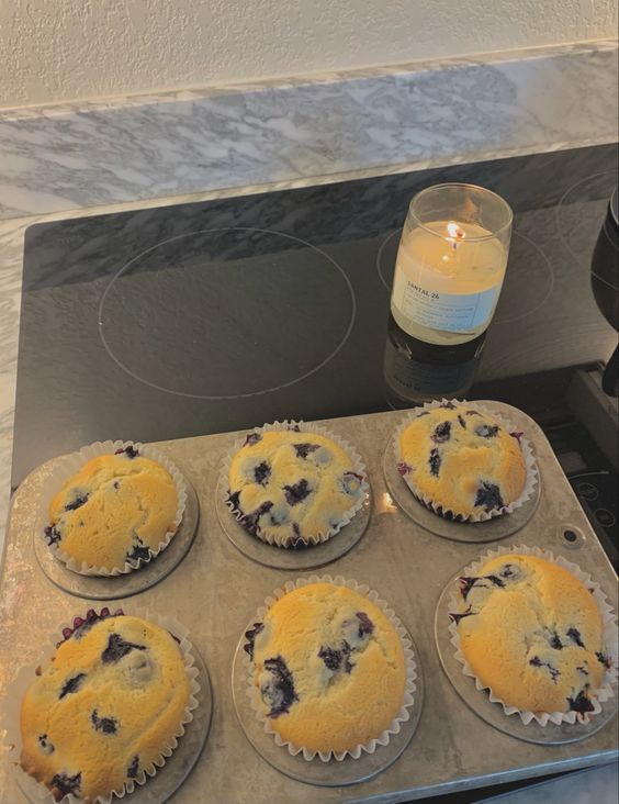 cafe4ggs's tweet photo. order: muffins
for: @wowyves

from: yves 
message 💌: you are gay. :/ https://t.co/XPlJMjzEV0