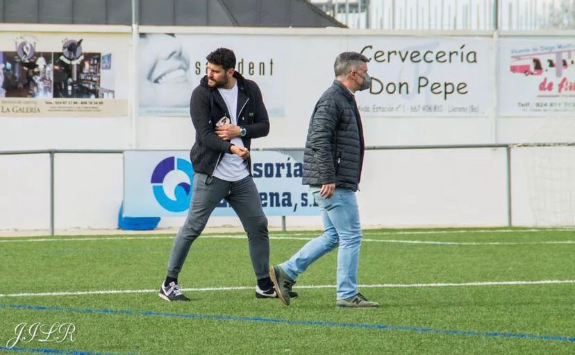 Luismi_11Upp's tweet photo. Un punto, mucho que mejorar y mucho que valorar, este equipo que no se muere nunca.El domingo Necesitamos un Robina a tope.Hoy me quiero acordar de mi amigo @castorcalle que pasa por momentos jodidos y muy injustos,te estaremos apoyando hasta el final, no te quepa la menor duda. https://t.co/ZknfXG521Z