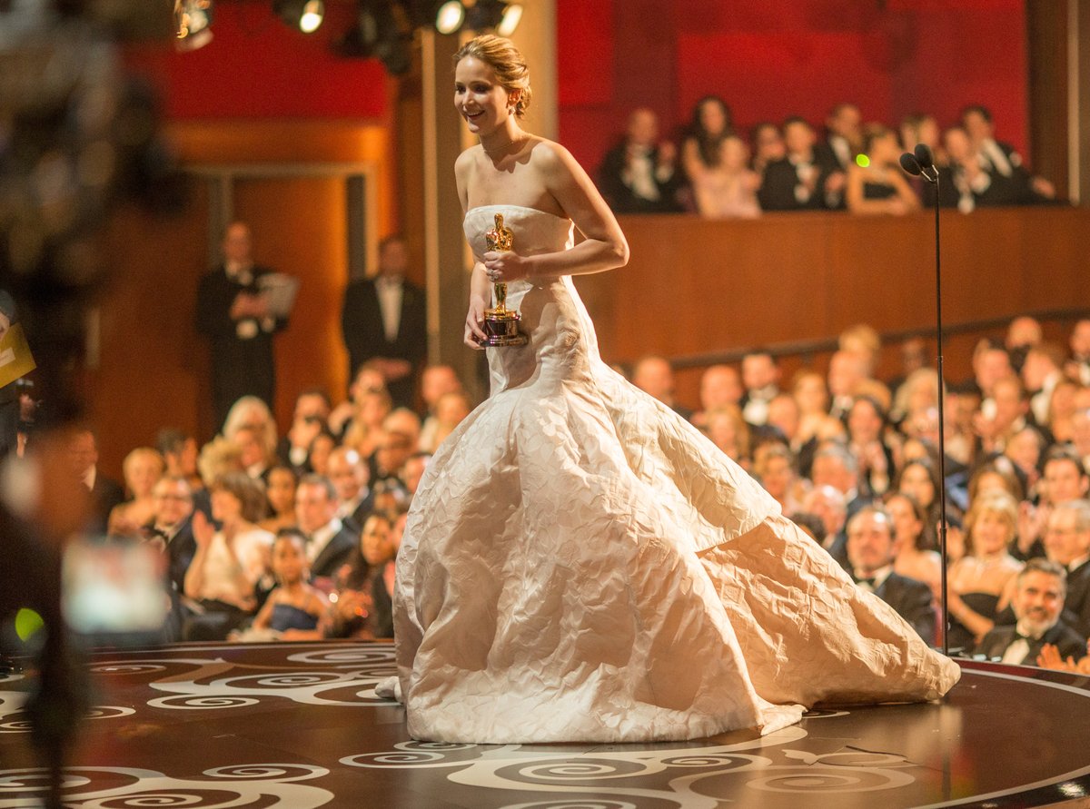 enews's tweet photo. An #Oscars moment that will forever live rent-free in our head. (📷: Getty) https://t.co/5usu9BUmod