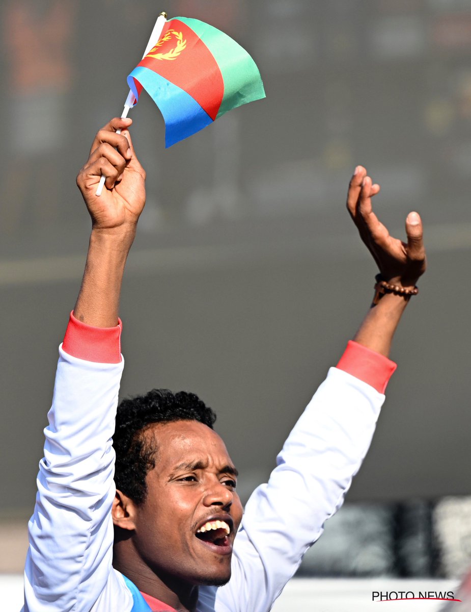 Anbesa <a href="/GrmayeBiniam/">Biniam Girmay</a> 🇪🇷 wins <a href="/GentWevelgem/">Gent-Wevelgem</a> and wins also the heart of many around the world 🏆 ❤️