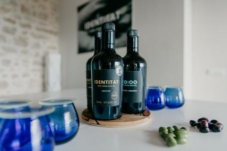 1️⃣ Endinsa’t al món de l’oli amb <a href="/IdentitatEVOO/">Identitat EVOO</a> a través d’un tast guiat dels olis i aprèn a valorar els diferents gustos de la varietat empeltre, arbequina i piqual.
 
📍Tarragona
 
👉 naturexperience.cat/ca/experiences…
(1/3)
 
#oleoturisme #gastronomia #naturexperiencecat