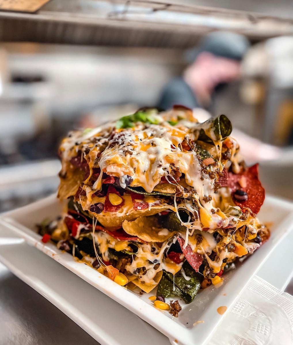 experience_CV's tweet photo. Who’s in the mood for Fluid Bar And Grill's famous leaning tower of nachos? 
⁠
📍 1175 Cliffe Ave, Courtenay
📷 fluid_bar_and_grill, Instagram
🚗 13 minutes from the @FlyYQQ
#ExploreComoxValley https://t.co/DrqipxpxXU