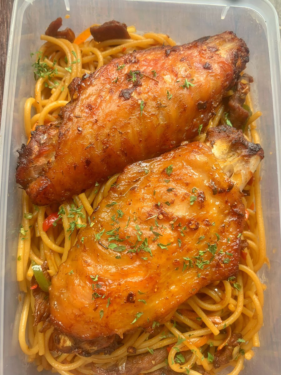 SisiSimifoodies's tweet photo. This coming new week!The best thing you could do for yourself 🤭is to buy your food from our kitchen😊and I assure you, you will always want to come back to have more 🤝

Patronize @Simifoodies this week. Send a Dm /Click link on Bio,we deliver anywhere in Lagos https://t.co/4LCTkY87Lo