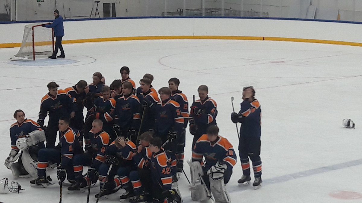 Kauden viimeinen peli taputeltu, ja esikoisella 7v taival lohipaidassa päättyi hienoon voittoon. Ensi kaudella sitten uudet haasteet.
Kiitos kaikki taustat vuosien varrella💪
#kiekkovantaa
#lohipaita
#C2AAA