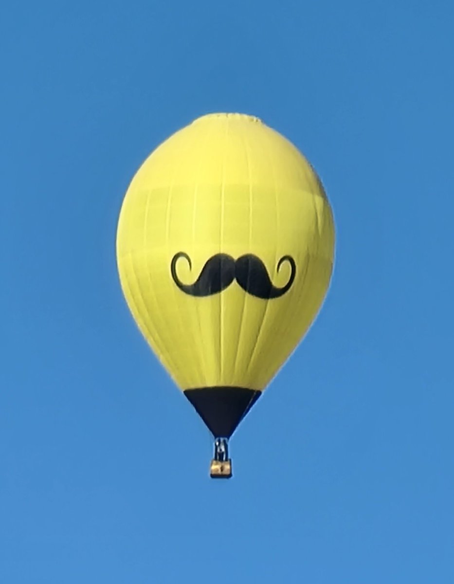 puzzles42's tweet photo. Lots of hot air balloons this morning! Here's one for @ThatMumboJumbo ☺️🥳 #hotairballons #albuquerque #beautifulsundaymorning https://t.co/s2Kv9Svgi2